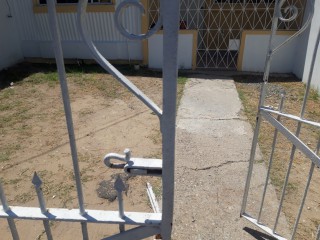 House For Sale in KELLY COURT, St. Catherine Jamaica | [9]