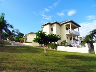 House For Sale in The Highlands at Spring Farm, St. James Jamaica | [13]