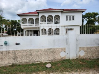 7 bed House For Sale in Denbigh, Clarendon, Jamaica