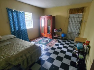 2 bed House For Sale in Byndloss Linstead, St. Catherine, Jamaica