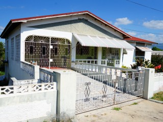 House For Sale in Santa Cruz, St. Elizabeth Jamaica | [1]