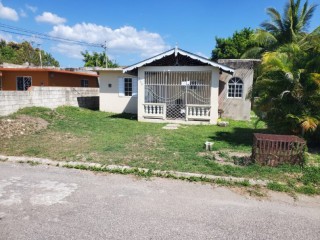 4 bed House For Sale in INNSWOOD VILLAGE, St. Catherine, Jamaica