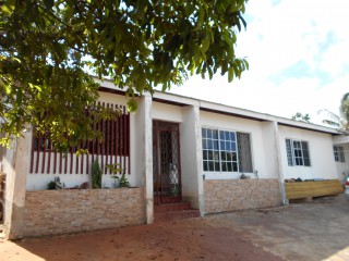 Kamylin Close, Manchester, Jamaica - House for Sale