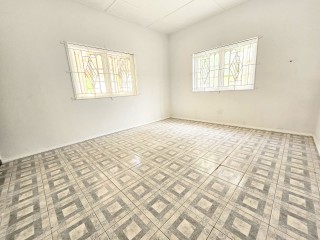 House For Sale in Molynes, Kingston / St. Andrew Jamaica | [5]